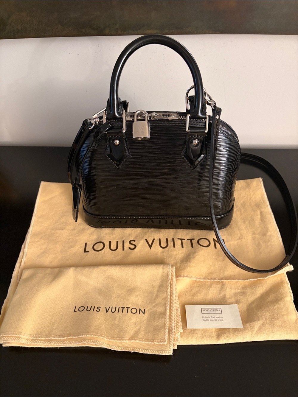 Louis Vuitton Alma BB handbag in Electric Noir Epi Leather - patent Epi leather